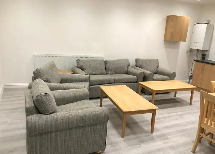 Spacious Entire Two Double Bedrooms Flat, N 3