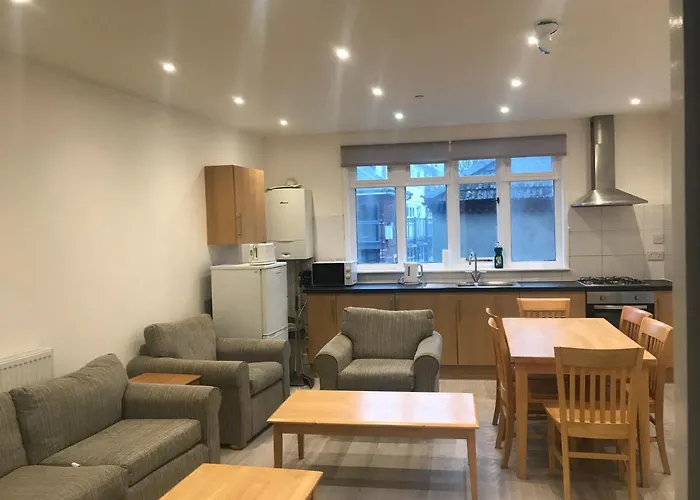 Spacious Entire Two Double Bedrooms Flat, N 3