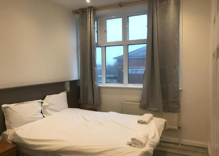 Spacious Entire Two Double Bedrooms Flat, N 3