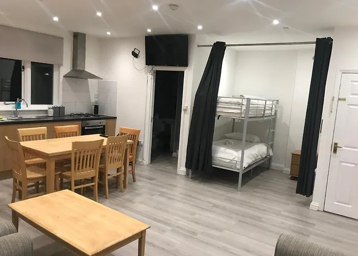 Spacious Entire Two Double Bedrooms Flat, N 3