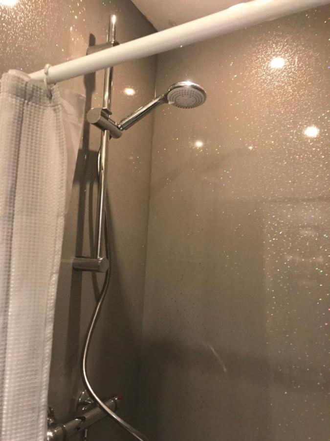 Apartment Spacious Entire Two Double Bedrooms Flat, N 3 *