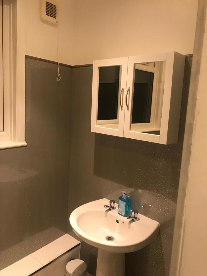 Spacious Entire Two Double Bedrooms Flat, N 3 Apartment