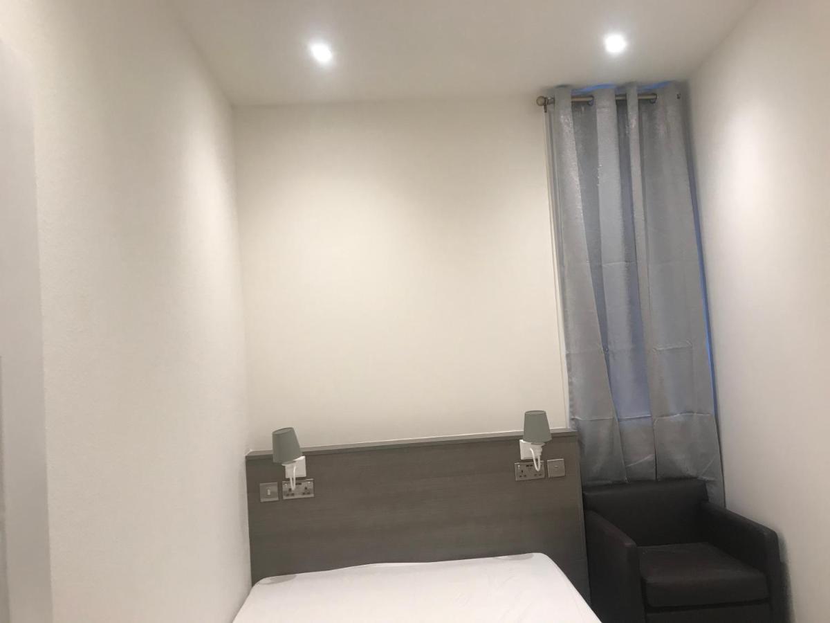 Spacious Entire Two Double Bedrooms Flat, N 3 *
