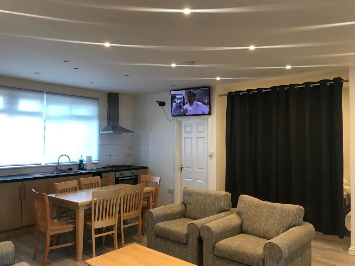 Spacious Entire Two Double Bedrooms Flat, N 3 *